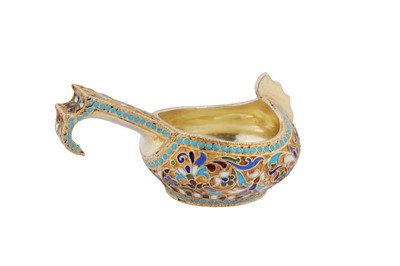 Lot 253 - A Nicholas II early 20th century Russian 84 zolotnik silver gilt cloisonné enamel small kvosh, Moscow post-1908 by Nikolai Nikolaevich Zverev