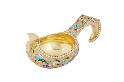 Lot 254 - A Nicholas II early 20th century Russian 84 zolotnik silver gilt cloisonné enamel kvosh, Moscow post-1908 by Vasily Semenov Agafonov (active 1895-1917)