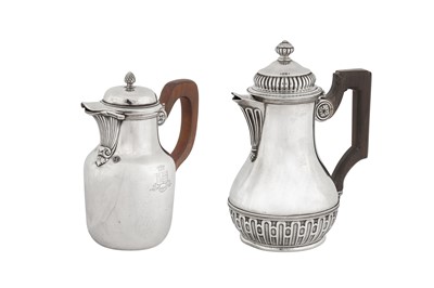 Lot 257 - An early 20th century French 950 standard silver bachelor coffee pot (verseuse égoiste), Paris circa 1910 by Tétard Frères (reg. 19th Feb 1903)