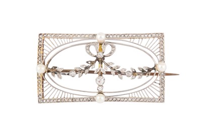 Lot 70 - A GARLAND DIAMOND BROOCH