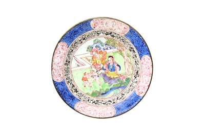 Lot 141 - A CHINESE CANTON ENAMEL 'EUROPEAN SUBJECT' DISH