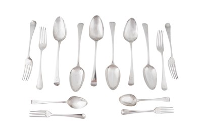 Lot 1260 - AN ASSEMBLED GEORGE III STERLING SILVER PART-TABLE SERVICE / CANTEEN, THE MAJORITY LONDON BY RICHARD CROSSLEY