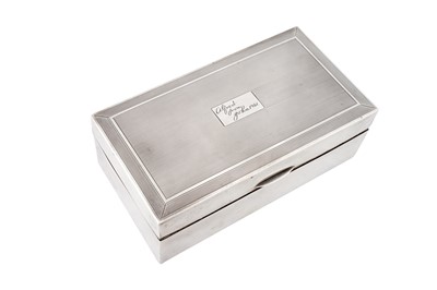 Lot 72 - AN ELIZABETH II STERLING SILVER CIGARETTE BOX, BIRMINGHAM 1956 BY SANDERS AND MACKENZIE