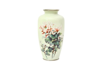 Lot 302 - A JAPANESE CLOISONNÉ ENAMEL 'CHRYSANTHEMUM' VASE