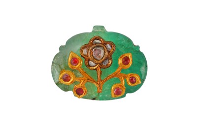 Lot 303 - A MUGHAL KUNDAN-SET CARVED EMERALD PENDANT