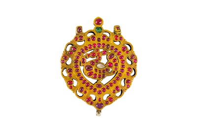 Lot 299 - A FINE GEM-SET HAMSA DUCK PENDANT (PADHAKKAM)