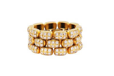 Lot 47 - A DIAMOND BAND RING