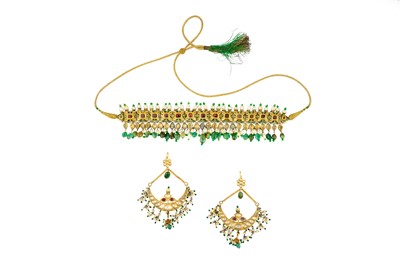 Lot 295 - AN INDIAN JEWELLERY SET WITH AN ENAMELLED GULUBAND NECKLACE AND PAIR OF CRESCENT EARRINGS