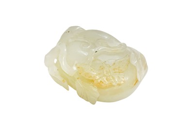 Lot 177 - A CHINESE WHITE JADE 'MELON' CARVING