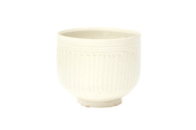 Lot 112 - A CHINESE CIZHOU WHITE-GLAZED 'PETAL' BOWL