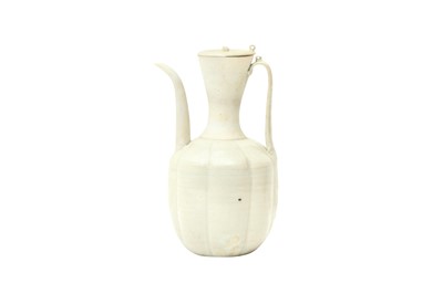 Lot 111 - A CHINESE QINGBAI EWER AND COVER