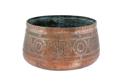 Lot 464 - A LARGE ENGRAVED COPPER BASIN
