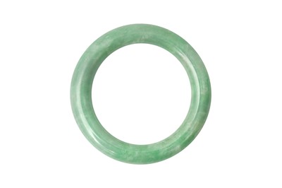Lot 109 - A CHINESE JADE BANGLE