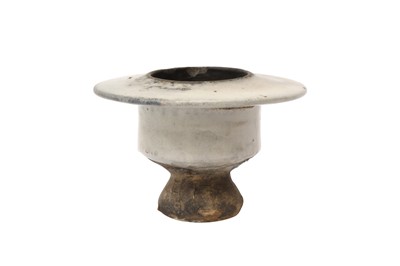 Lot 826 - A SMALL CHINESE CIZHOU GREY-GLAZED LAMP BASE