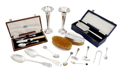 Lot 1237 - A MIXED GROUP OF STERLING SILVER