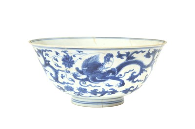 Lot 100 - A CHINESE BLUE AND WHITE 'DRAGON AND LOTUS' BOWL