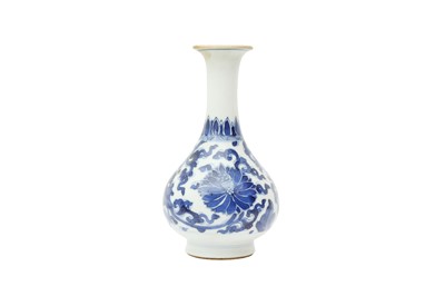 Lot 97 - A CHINESE BLUE AND WHITE 'LOTUS' VASE, YUHUCHUNPING