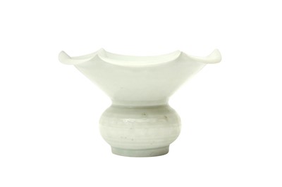 Lot 115 - A FINE CHINESE QINGBAI FOLIATE SPITTOON, ZHADOU