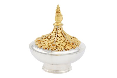 Lot 105 - AN ELIZABETH II PARCEL GILT STERLING SILVER ROYAL COMMEMORATIVE POT POURRI BOWL, LONDON 1987 BY HECTOR MILLER FOR AURUM
