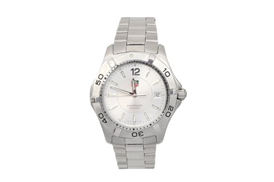 Lot 63 - A GENTS TAG HEUER AQUARACER