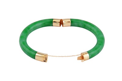 Lot 28 - A JADE BANGLE