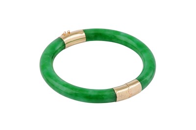 Lot 28 - A JADE BANGLE