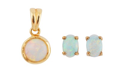 Lot 56 - AN OPAL EARRING AND PENDANT SET