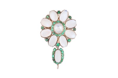 Lot 35 - A MOONSTONE BROOCH/PENDANT