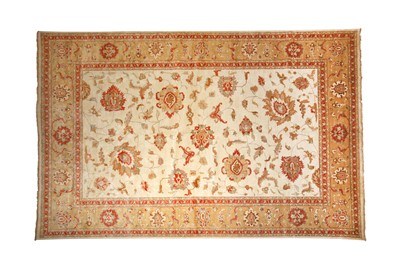 Lot 316 - A FINE ZIEGLER DESIGN CARPET