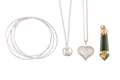 Lot 27 - A GROUP OF SILVER AND GOLD JEWELLERY