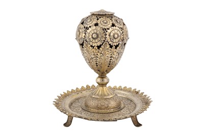 Lot 452 - A 19TH CENTURY INDIAN UNMARKED SILVER GILT INCENSE CONTAINER