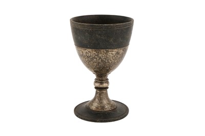 Lot 445 - A 19TH/20TH CENTURY INDIAN BASE METAL MOUNTED STONE (SERPENTINITE) GOBLET