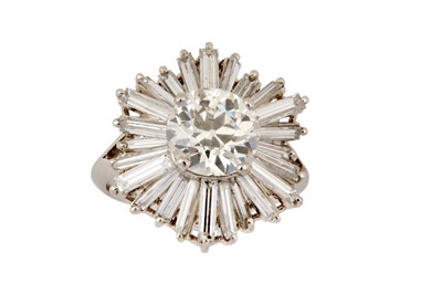 Lot 76 - A DIAMOND BALLERINA RING