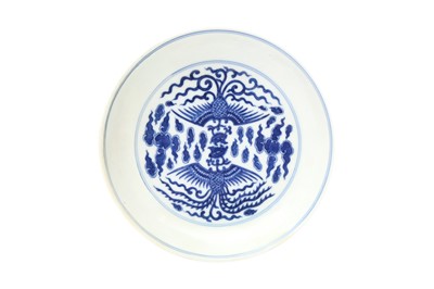 Lot 126 - A CHINESE BLUE AND WHITE 'PHOENIX' DISH