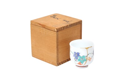 Lot 247 - A SMALL JAPANESE SAKE CUP BY SAKAIDA KAKIEMON XIII (1906 – 1982)