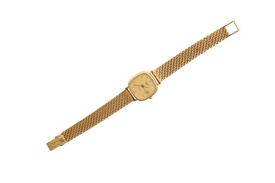 Lot 66 - A LADIES 18K GOLD LONGINES BRACELET WATCH