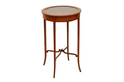 Lot 289 - AN EDWARDIAN STRUNG MAHOGANY CIRCULAR BIJOUTERIE TABLE