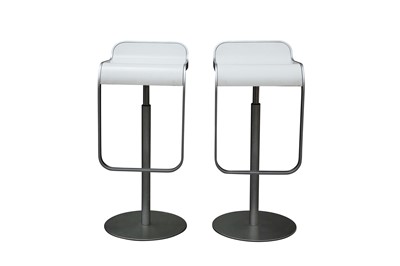 Lot 206 - A PAIR OF LA PALMA LEM BAR STOOLS