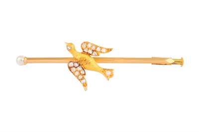 Lot 81 - A DIAMOND SWALLOW BROOCH