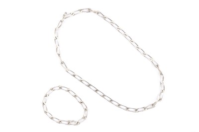 Lot 36 - A NECKLACE AND BRACELET SET