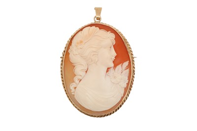 Lot 4 - A CAMEO PENDANT/BROOCH