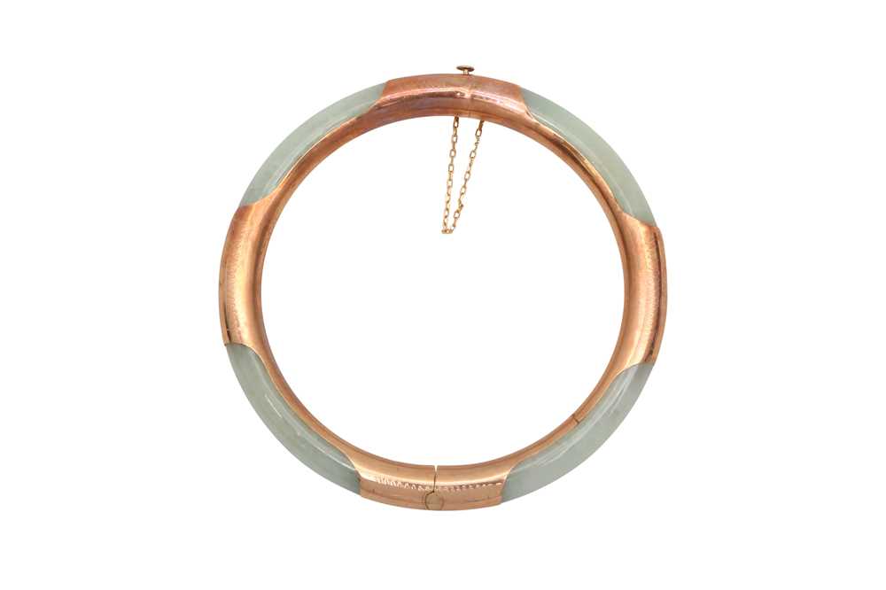 Lot 29 - A JADE BANGLE