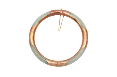 Lot 29 - A JADE BANGLE