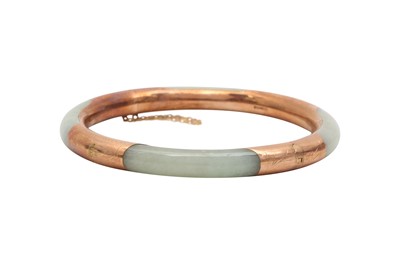 Lot 29 - A JADE BANGLE