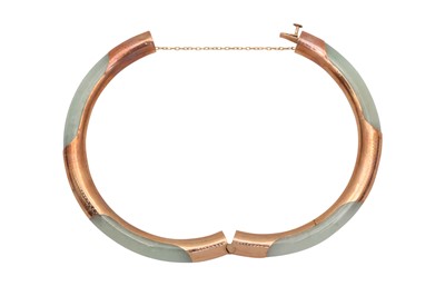 Lot 29 - A JADE BANGLE