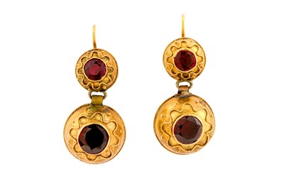 Lot 170 - A PAIR OF GARNET EARRINGS