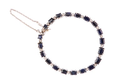 Lot 11 - A SAPPHIRE AND DIAMOND BRACELET