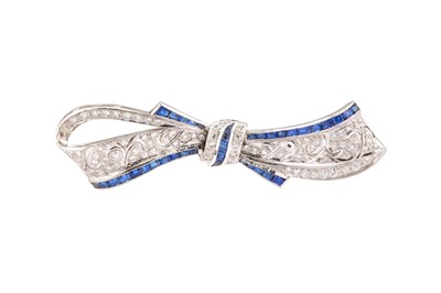 Lot 5 - A SAPPHIRE AND DIAMOND BROOCH