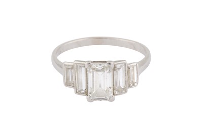 Lot 91 - A FIVE-STONE DIAMOND RING