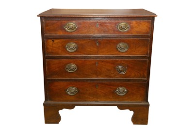 Lot 258 - A GEORGIAN MAHOGANY BACHELORS CHEST